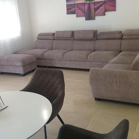 Apartment Brno Pula Bagian luar foto