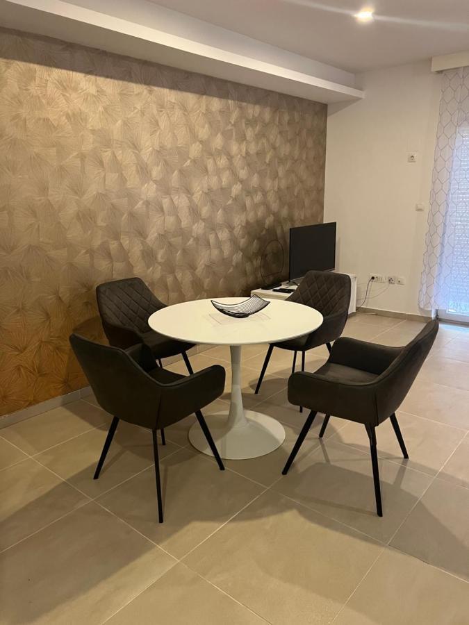 Apartment Brno Pula Bagian luar foto