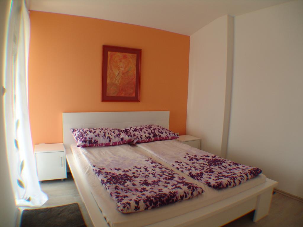 Apartment Brno Pula Bagian luar foto
