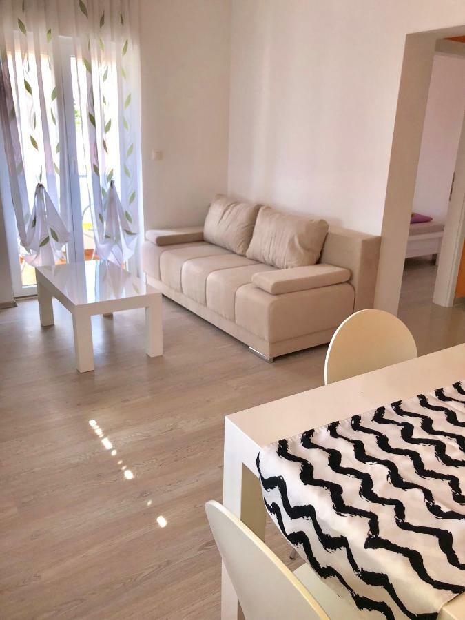 Apartment Brno Pula Bagian luar foto