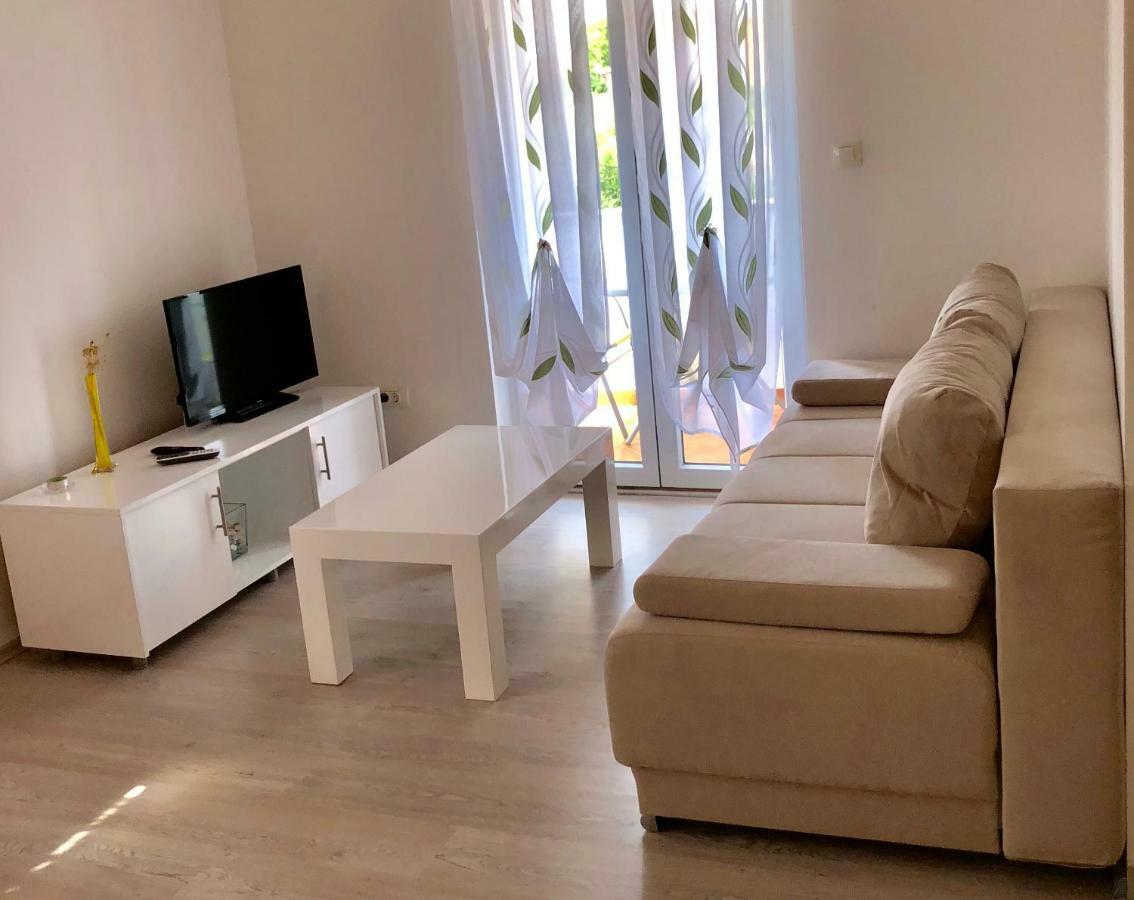 Apartment Brno Pula Bagian luar foto